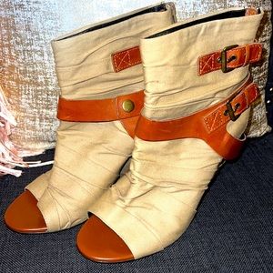 Trouve Ankle Boot Wedge. Beige. Size 9. Leather.